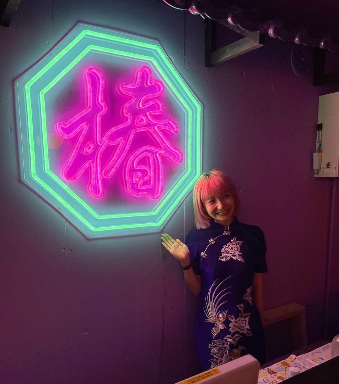 松田岳二のインスタグラム：「原宿、ロンナイの大先輩ヤザキさんが下北沢にバーをオープン！ ニュー椿、なるほどなネーミングで最高す！ おめでとう㊗️ございます」
