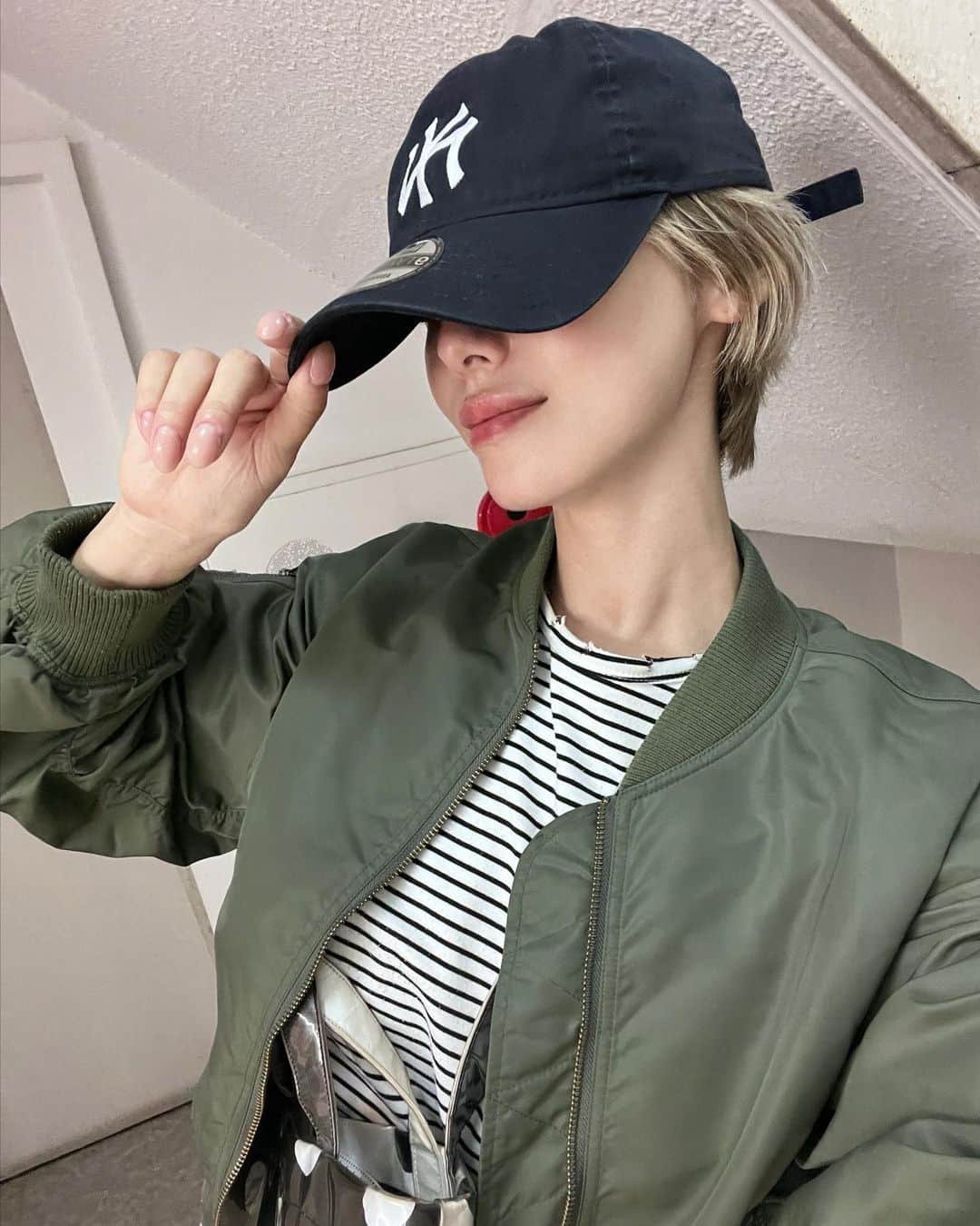 &mのインスタグラム：「ボーダーはお気に入りすぎて毛玉🫠去年か一昨年バイマで ma1も去年か一昨年の恵比寿アトレで」