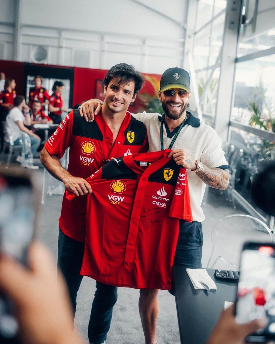 Ferrari USAさんのインスタグラム写真 - (Ferrari USAInstagram)「It was a pleasure to have you with us @maluma 😍  #MiamiGP @ferrariusa」5月9日 18時56分 - ferrariusa