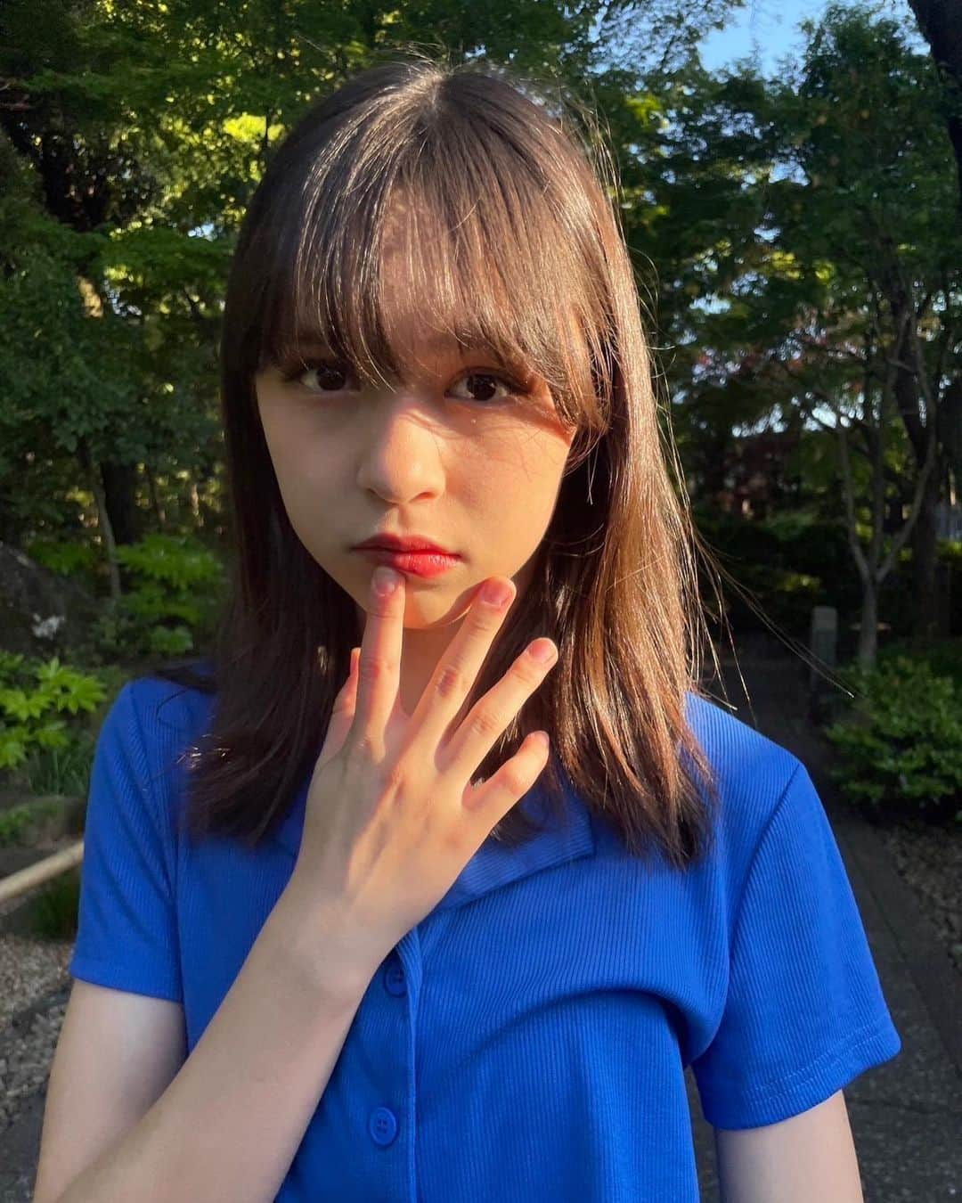 新潮社「ニコラ」さんのインスタグラム写真 - (新潮社「ニコラ」Instagram)「大人カラフルコーデ👗❣️  トップスは丈を短く&目を引く鮮やかカラーにして脚長効果を狙ってるよ😁 ピンク💗✖️青💙の相性抜群‼️👍  トップス→ SHEIN パンツ→ ZARA サンダル→ GU  #星名ハルハ#ハルハ #ニコモSNAP#ニコモ#ニコラ#nicola#中学生#jc2#今日のコーデ#今日のコーデ#ootd#오오티디」5月9日 18時58分 - nicola_snap