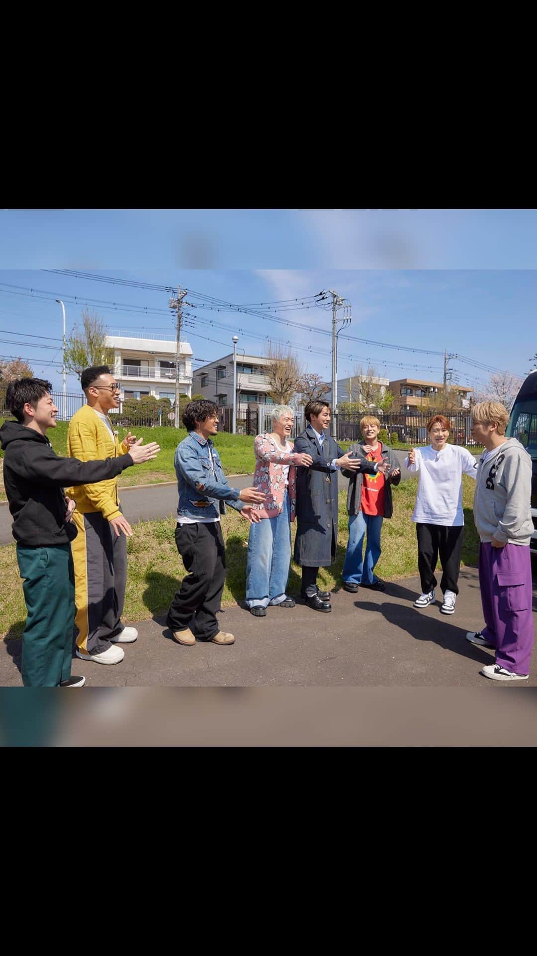 GENERATIONS高校TVのインスタグラム：「GENE高の裏側をこっそり撮影🫣 香取慎吾とGENERATIONSの移動中の貴重なオフトーク大公開♡  #gene高 #ジェネ高 #generations高校tv #gene #generations #ジェネ #ジェネレーションズ #generationsfromexiletribe #ldh #白濱亜嵐 #片寄涼太 #数原龍友 #小森隼 #佐野玲於 #関口メンディー #中務裕太 #香取慎吾」