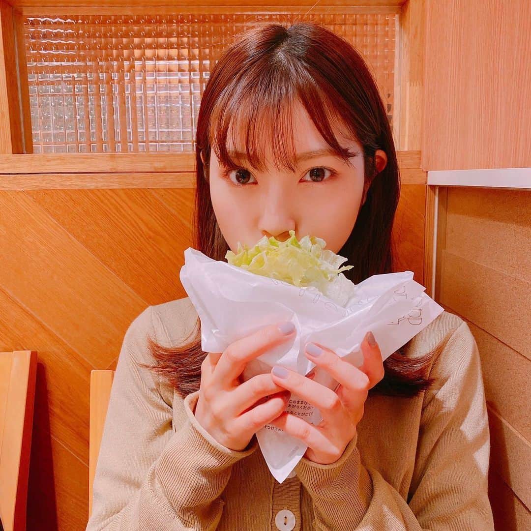 石原夏織のインスタグラム：「MOSたべた🍔🤍  #mos #mos大好き #石原夏織」