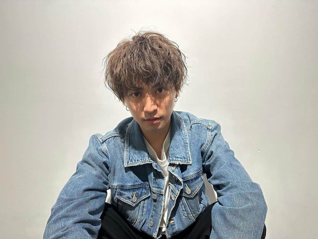 品川翔のインスタグラム：「バッサリ✂︎  #俳優 #フォローミー #フォロー #コメント返し#コメント #フォロー歓迎 #フォロー大歓迎 #workout#cinema#cinematic#cinematicvlog#cinematicvlogger#vlog#vlogger#filmmaker#フィルムメーカー」