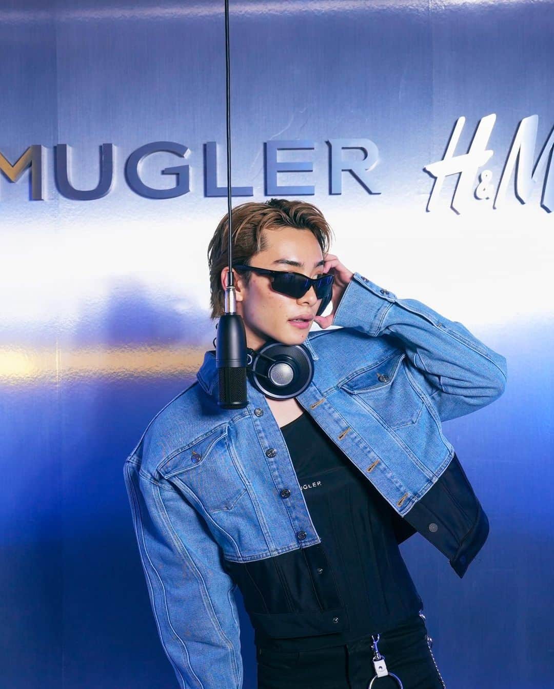 山下諒真のインスタグラム：「@hm @muglerofficial 🌟」
