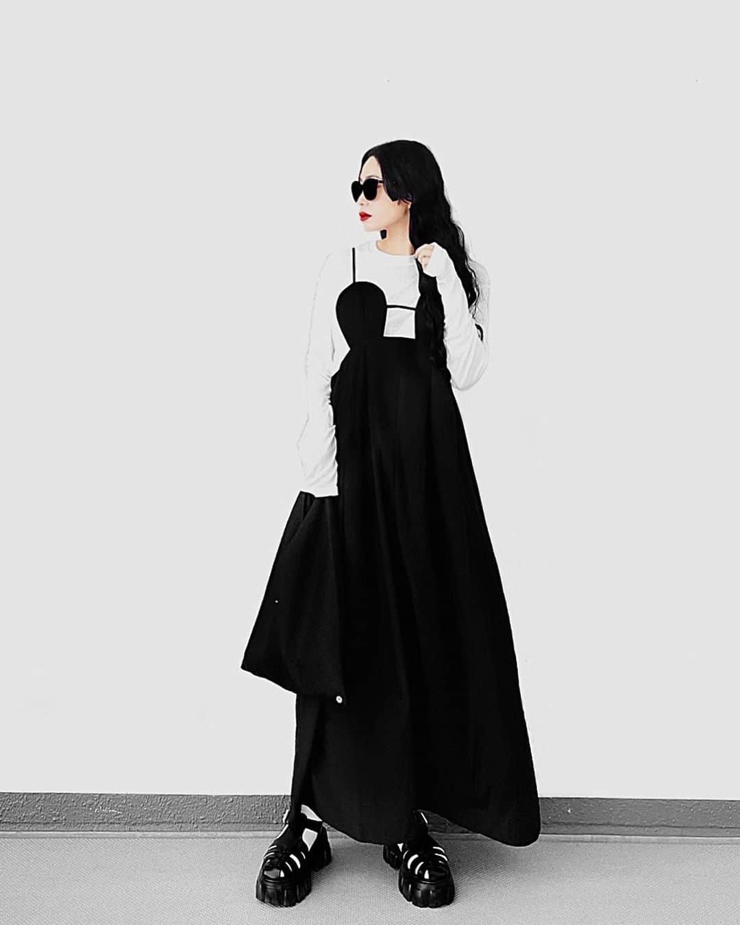 lve_xxxxのインスタグラム：「. . ﾃﾞｻﾞｲﾝﾜﾝﾋﾟかんわいー🖤  これは、合わせるｲﾝﾅｰ次第で 年中着られるな😏💯  @select.shop.jbg   .」