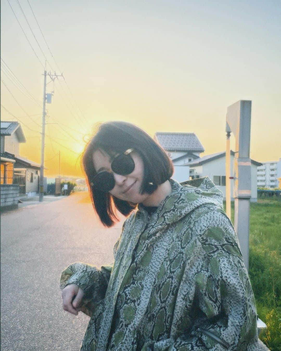 中里亜美のインスタグラム：「わたしのGWは今日からです🌳  #gw  #🐍 #youmustcreate」