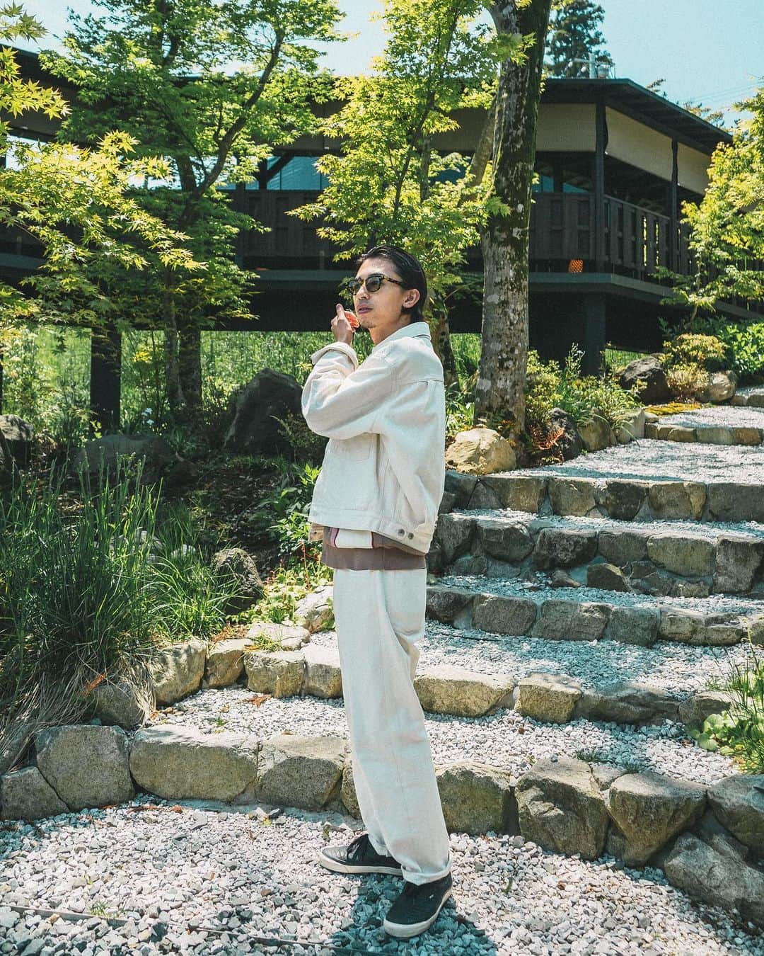 雄三 雨宮さんのインスタグラム写真 - (雄三 雨宮Instagram)「先日32歳になりました。 かっこいい大人にかっこいいおじさんになれるよう精進致します！  #イケオジになりたい  #32歳 #大人男子 #旅行 #trip  場所は箱根の　#ふふ」5月9日 19時38分 - amezooon