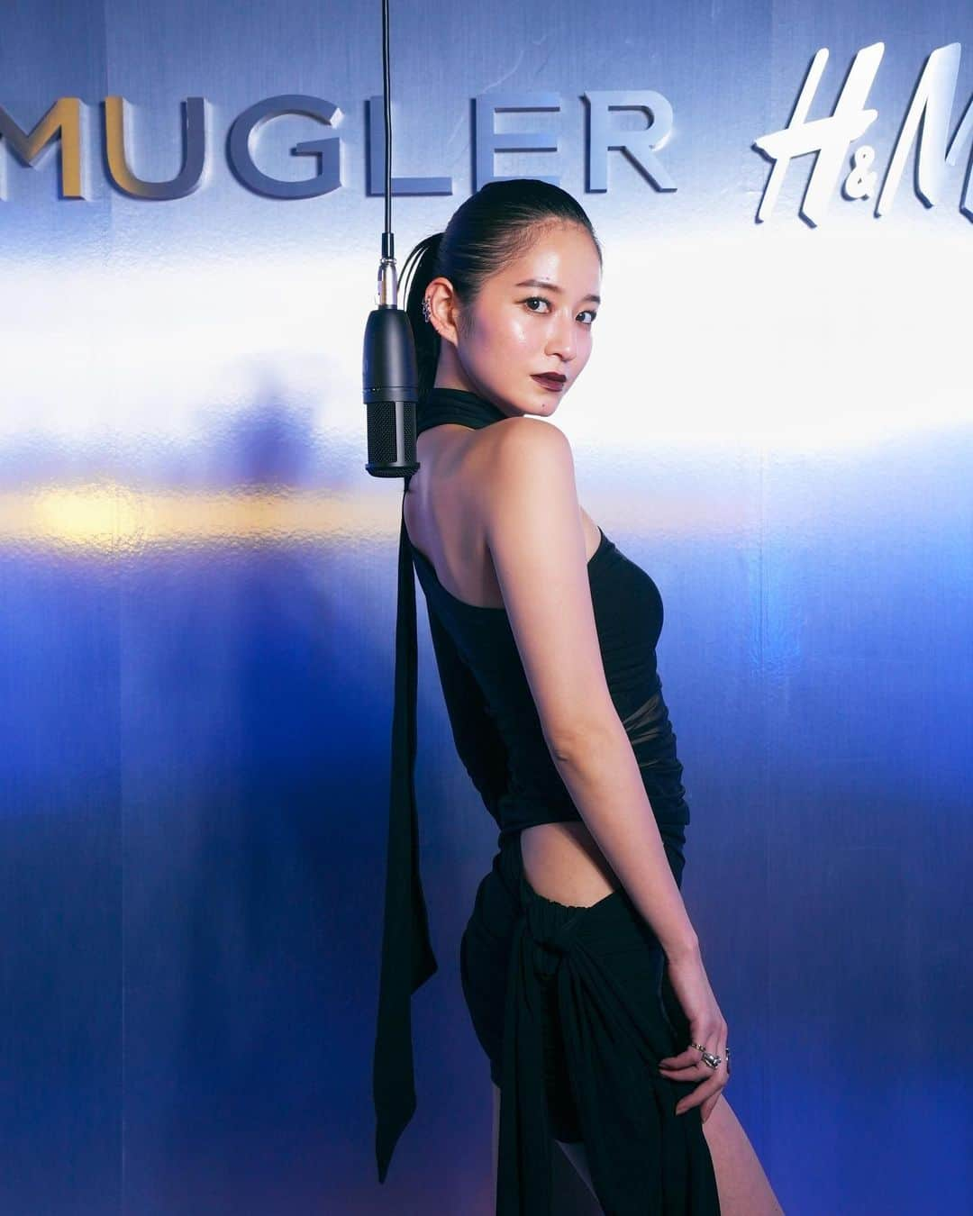 入夏さんのインスタグラム写真 - (入夏Instagram)「Mugler🖤H&M  @muglerofficial @hm  #MuglerHM #HM銀座並木通り店」5月9日 19時39分 - iruka__offi