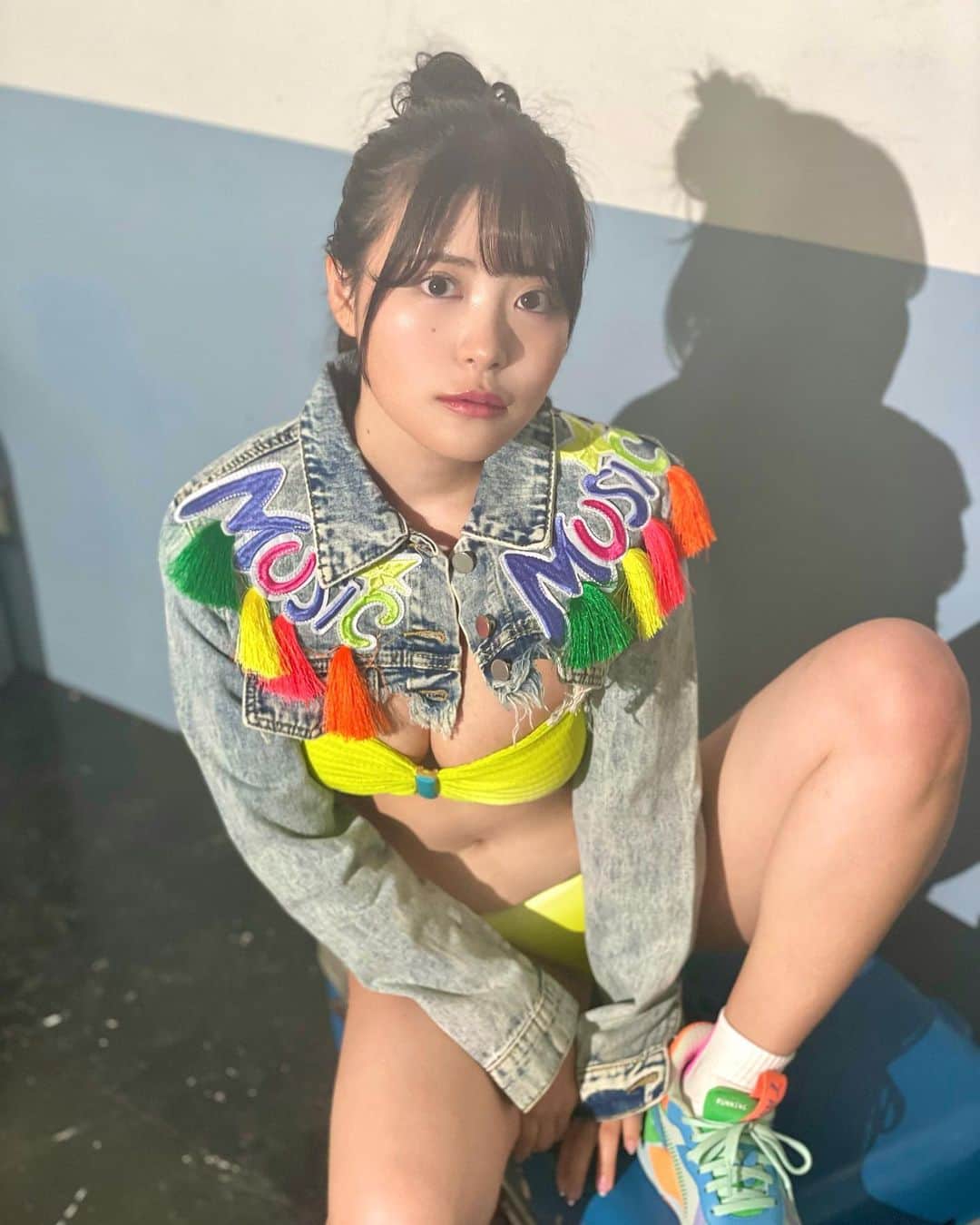 竹内花のインスタグラム：「強い感じ好きかな？🤭🤍  昨日ヤングマガジンさんのインスタに登場したのは見てくれたかな？  去年ヤンマガwebさんの「グラドルが自分の趣味や特技を水着でやってみるグラビアシリーズ」から 「竹内花が水着でダンス」 「竹内花が水着でゲーム」 を出させて頂きました！ まだ観てない方！ぜひ無料版もあるので観てみて欲しいです🫶 私的に結構セクシーでいつもとはまた違う私が見れちゃうって思ってます！！  最近知ってくれた方はどんどん掘り起こして色んな私みて欲しいなって思ってます🤍  #ヤングマガジン #ヤンマガ #ヤンマガweb #ヤンマガグラビア #グラビア #グラビアアイドル #gravure」