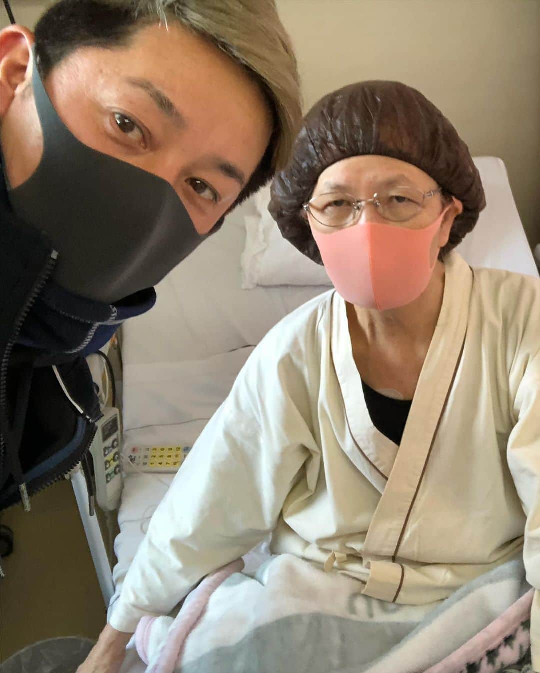 川島慶三のインスタグラム：「今日で2年経ったね！  この1年も笑顔で過ごせたよ  変わらず会いたいです  見守っててね…  毎日を大切にします」