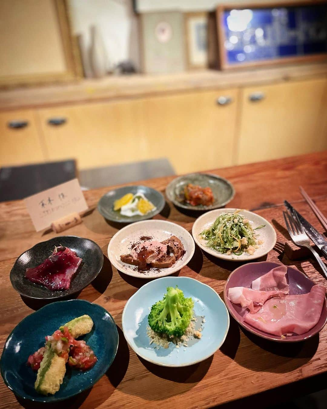 すえきひなたさんのインスタグラム写真 - (すえきひなたInstagram)「ご褒美dinner🍽 . 古民家風の木造の建物ですっごい落ち着く ここ行くの2回目だったんだけど何度でも来たい🥺ｵｽｽﾒ . 牛タンのステーキが美味しすぎ . 今度は自家製檸檬サワーも飲みたい🍋 #ルリイロ #Supported   #池尻大橋グルメ#池尻ディナー#池尻ランチ#東京イタリアン#ナチュラルワイン#古民家レストラン#三軒茶屋グルメ#三宿グルメ#おしゃれ#牛タン#デート#記念日#記念日ディナー#女子会#クラフトビール#酒好き#お酒好きな人と繋がりたい」5月9日 19時53分 - hinata_sueki