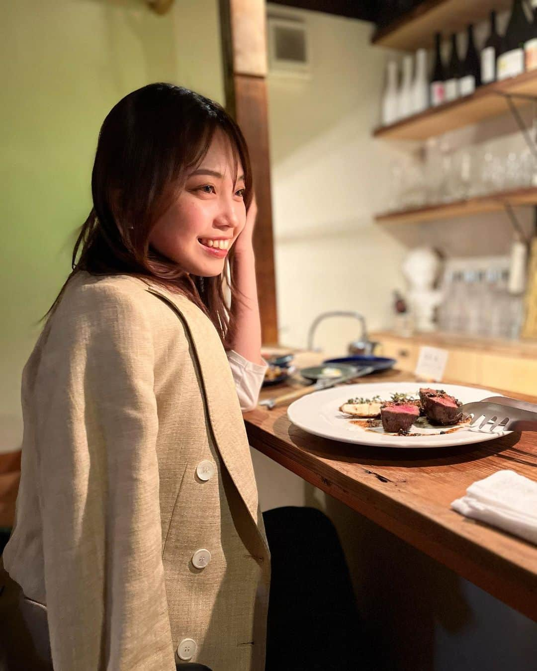 すえきひなたのインスタグラム：「ご褒美dinner🍽 . 古民家風の木造の建物ですっごい落ち着く ここ行くの2回目だったんだけど何度でも来たい🥺ｵｽｽﾒ . 牛タンのステーキが美味しすぎ . 今度は自家製檸檬サワーも飲みたい🍋 #ルリイロ #Supported   #池尻大橋グルメ#池尻ディナー#池尻ランチ#東京イタリアン#ナチュラルワイン#古民家レストラン#三軒茶屋グルメ#三宿グルメ#おしゃれ#牛タン#デート#記念日#記念日ディナー#女子会#クラフトビール#酒好き#お酒好きな人と繋がりたい」