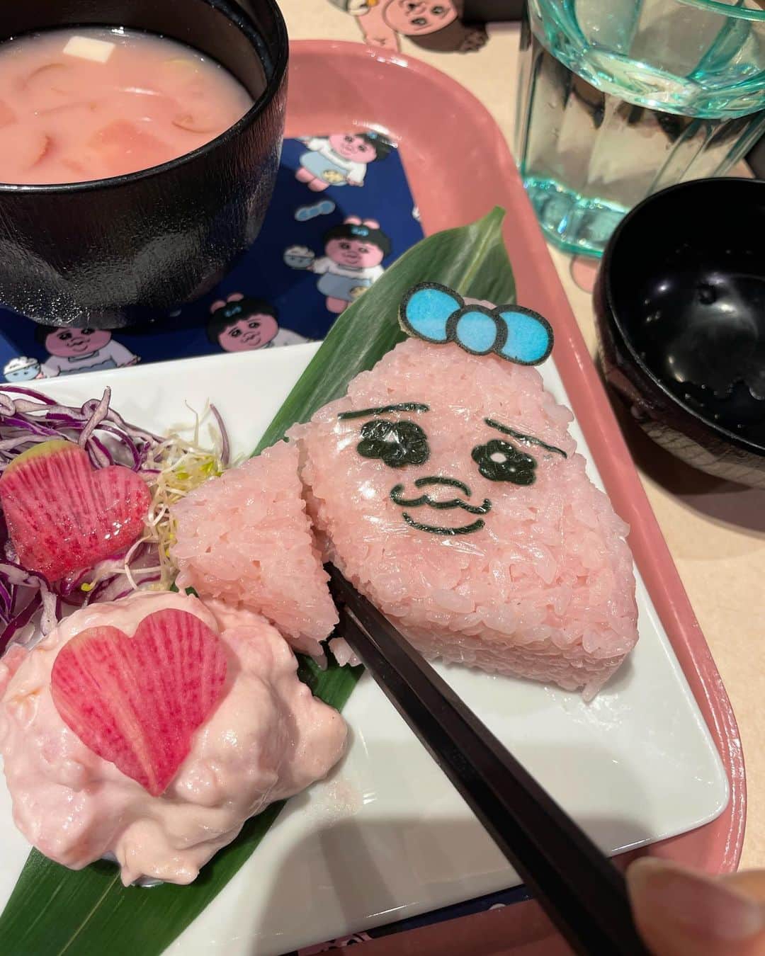 上杉真央さんのインスタグラム写真 - (上杉真央Instagram)「おぱんちゅうさぎさん、ごめんねえええええ！！！ぱくっ。  ピンク色のお味噌汁が想像以上に美味しかったです（笑）  #おぱんちゅ食堂 #おぱんちゅうさぎ   #上杉真央」5月9日 19時47分 - maouesugi