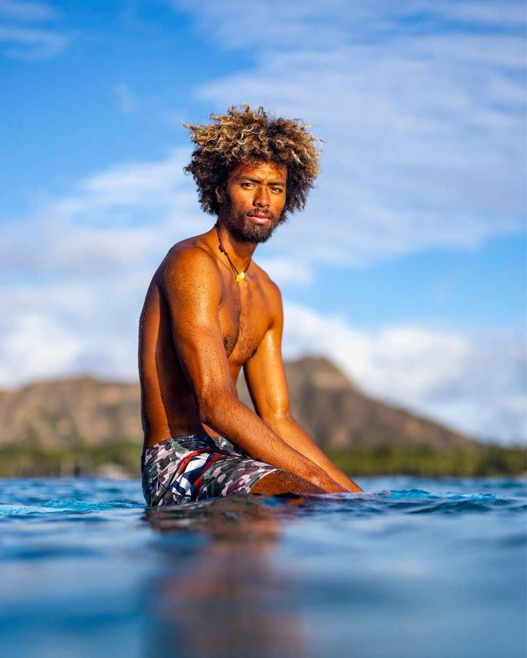 のインスタグラム：「Catch a taste of island style with RVCA Hawaii⁠ 🌴   #rvcasurf #rvca⁠ #balanceofopposites」
