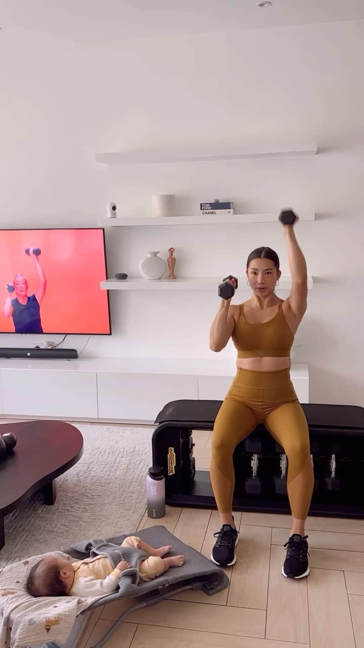 Jennifer Bachdimのインスタグラム：「No excuses, as a mother of 4 I always make time for a quick workout! Working out and taking care of my body and health keeps me happy, strong and sane 🥹❤️💪🏽  . . Wearing the new collection of @adidasindonesia and loving it (as usual) super comfortable, great for every body shape, amazing support and of course it looks super pretty ✨ Get yours at www.adidas.co.id #BESUPPORTEDBEYOU #CREATEDWITHADIDAS」
