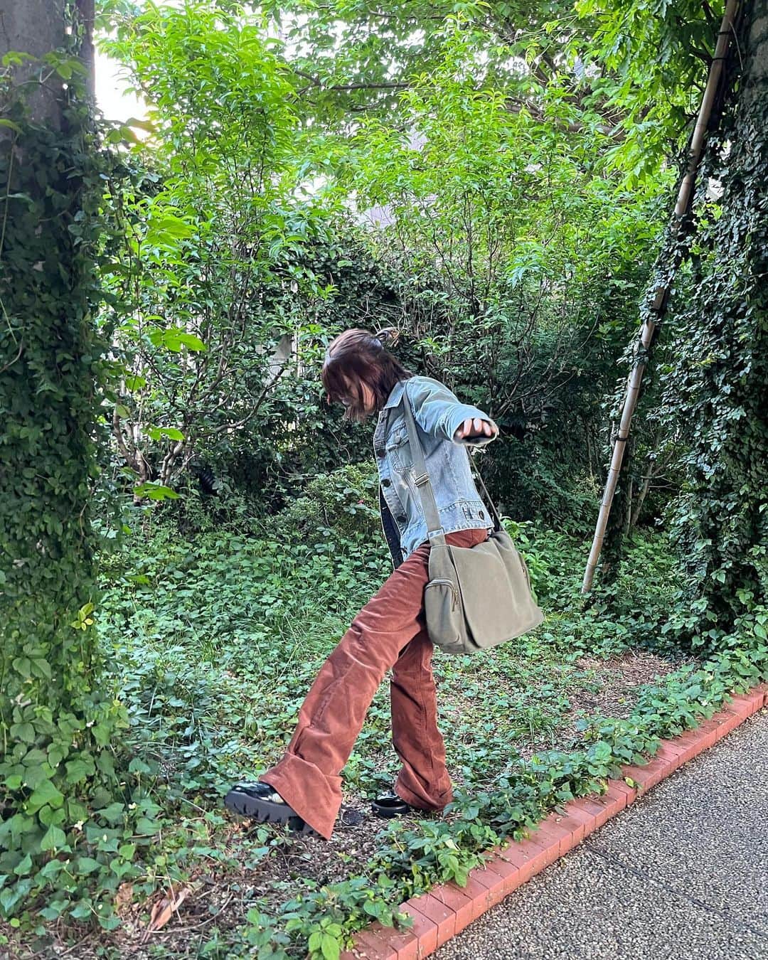 東海林クレア（くれたん）さんのインスタグラム写真 - (東海林クレア（くれたん）Instagram)「todays outfits❤️  denim jacket : from mom tops : @atmos.pink_official  pants : @gap」5月9日 19時57分 - crea_shoji