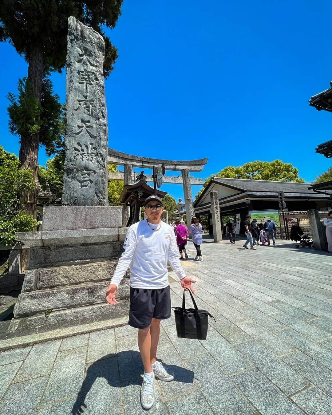 野中泰輔のインスタグラム：「Good weather☀️＝Walk around🚶‍♂️  #bboytaisuke #redbull #g_shock  #ozracing #thefloorriorz #ftheb #jmb #flexdream #puma #SHieNA #Goldenmission #brosh #pumajapan #プーマグラム」