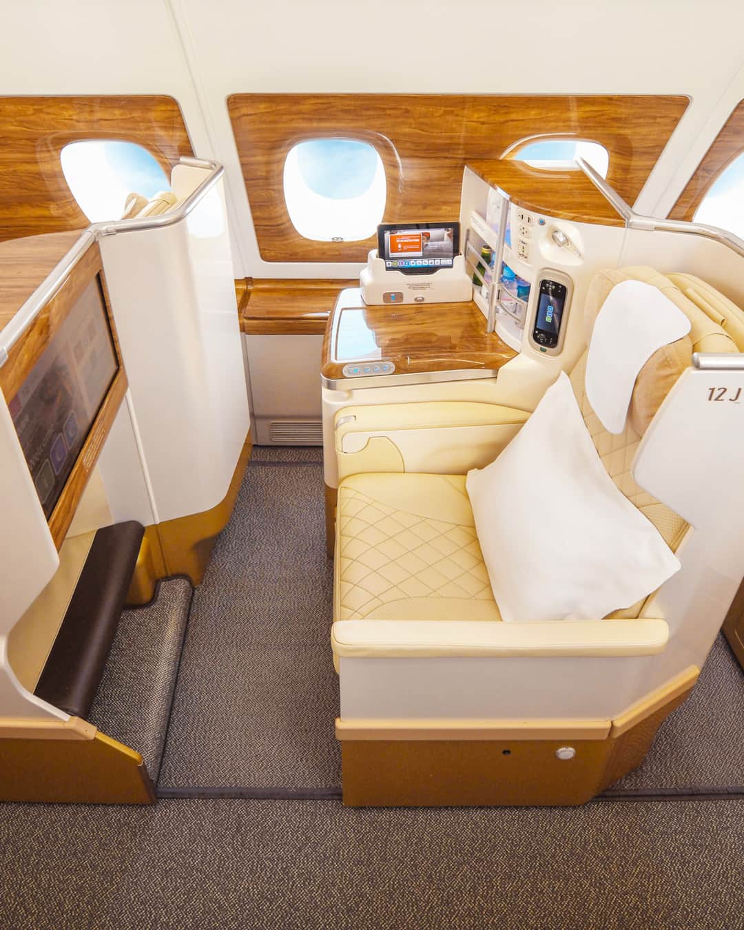 エミレーツ航空さんのインスタグラム写真 - (エミレーツ航空Instagram)「Looking for a window seat to the world? We got you.   #Emirates #FlyBetter」5月9日 20時00分 - emirates
