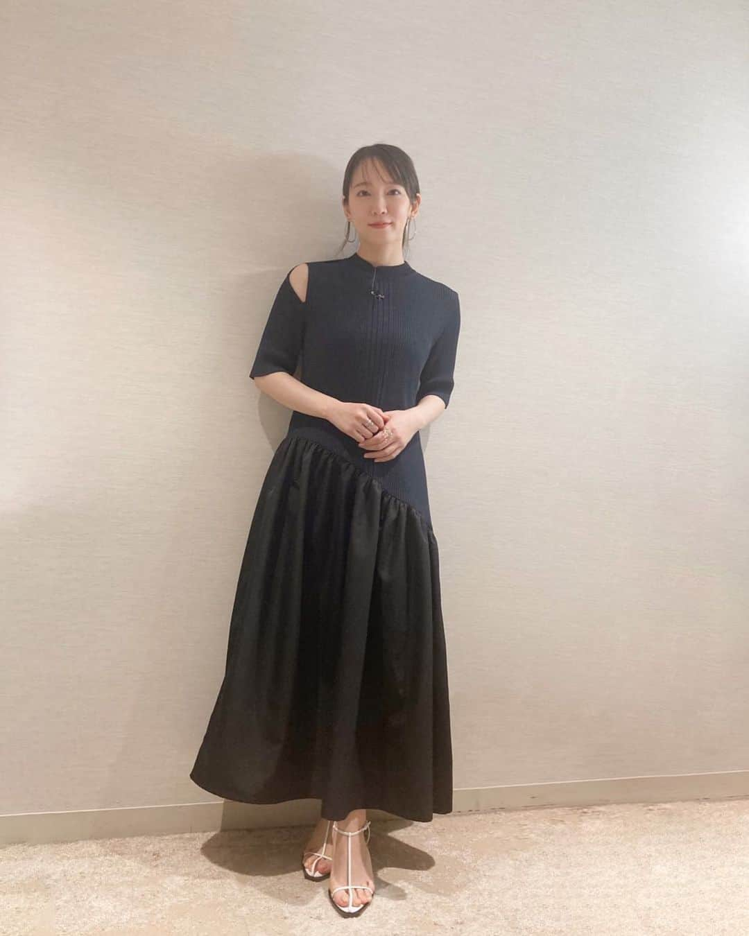 吉岡里帆（マネージャー）のインスタグラム：「まさに今！！テレビ東京「ありえへん∞世界 2時間半SP」に吉岡さんが出演中！です！！ （致命的に遅い告知…完全に反省しています………）  今後は、、  🌟5/12（金）21時〜　テレ東「所さんの学校では教えてくれないそこんトコロ!」  🌟5/13(土) 21時〜　テレ東「出没！アド街ック天国」  🌟5/15（月）20時〜　テレビ東京月曜プレミア8ドラマ『神の手』  よろしくお願いいたします🥹🫶  dress @united_tokyo」