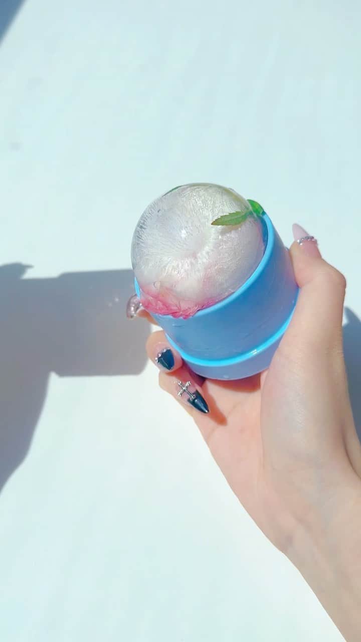 SHEINのインスタグラム：「That pink drink brings a whole new meaning to ”refreshing florals“ 🌷🧊 How would you use this icy innovation to cool off? 👇  🔎10291493  #SHEIN #SHEINstyle #fashion #chic #saveinstyle」