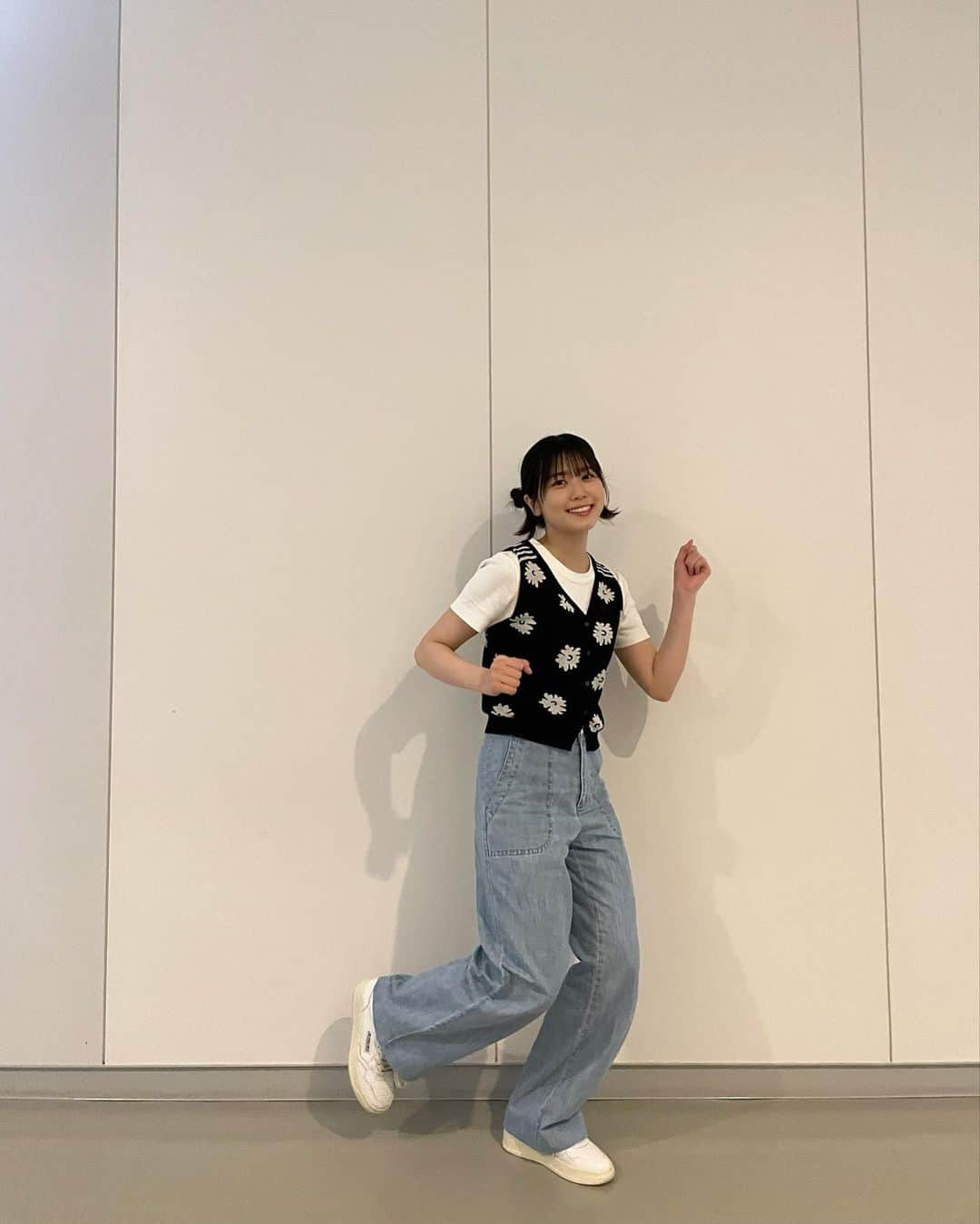 丹生明里さんのインスタグラム写真 - (丹生明里Instagram)「ミーグリの日🐸  史帆さんと色違いのお洋服でした！🥰 めちゃくちゃ嬉しかったです！💙  #日向坂46 #かとしふく #丹生ちゃん #nibugram」5月9日 20時06分 - nibuchan_akari