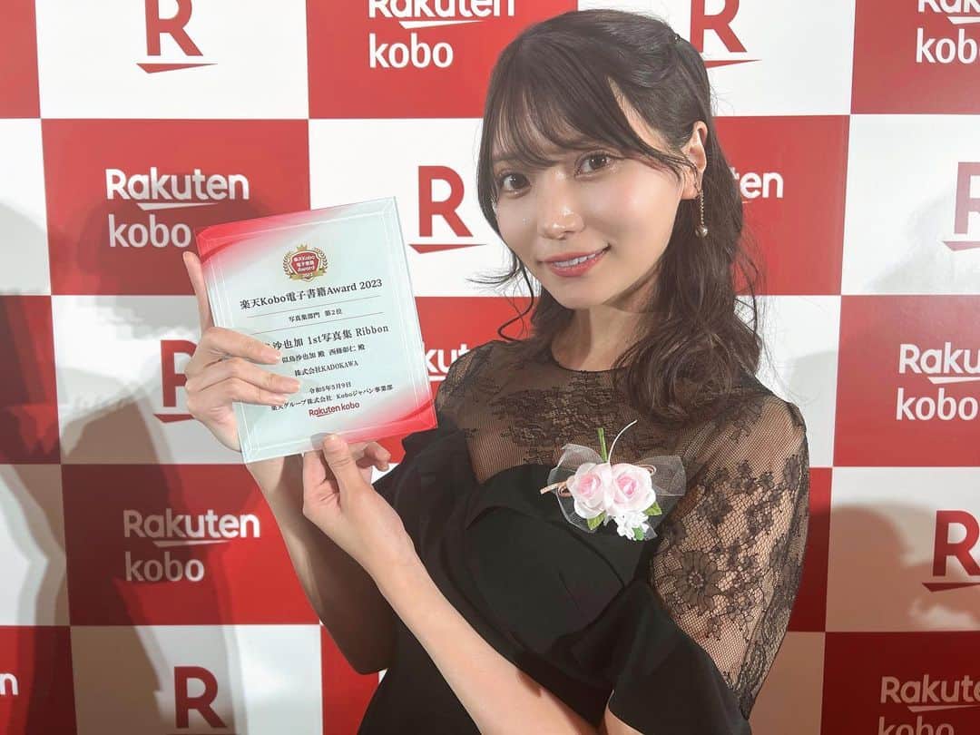 似鳥沙也加さんのインスタグラム写真 - (似鳥沙也加Instagram)「. 昨年9月28日に発売した、 1st写真集「Ribbon」が 楽天Kobo電子書籍award2023  写真集部門で第2位に輝きました。  今日は表彰式に行きました。  みなさん本当にありがとうございます。  これからもRibbonの輪が広がりますように。  . 似鳥沙也加 #portrait #beauty #japanesegirl #日本的 #性感 #meltthelady #內衣  #性感內衣 #奶 #泳衣  #粉我  #japan #ties #glam #インスタグラビア #girlsd」5月9日 20時14分 - uw.sayaka