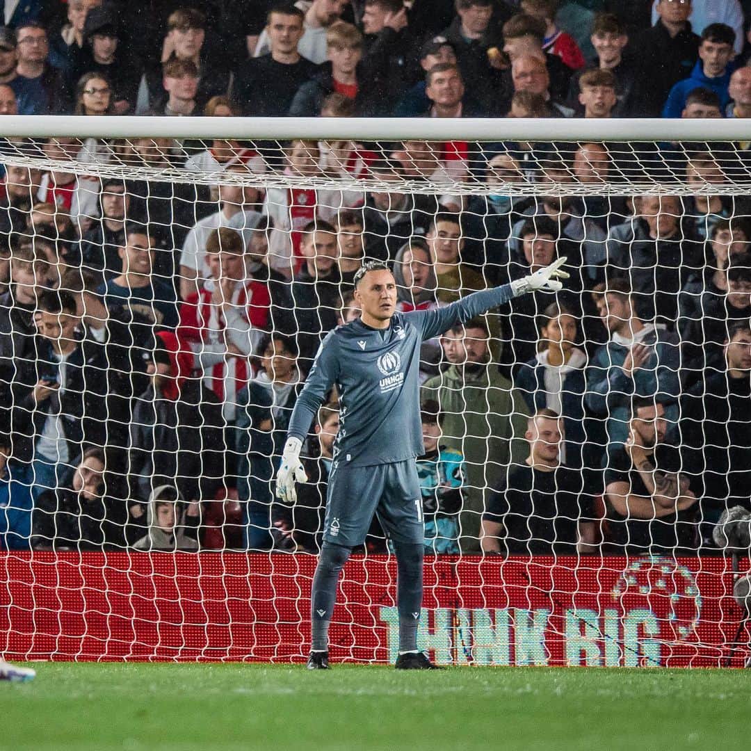 のインスタグラム：「Thank God we got three very important points with the support of our fans. Closer to our goal.   #COYR  Gracias a Dios conseguimos tres puntos importantísimos con el apoyo de nuestra afición. Más cerca del objetivo.」