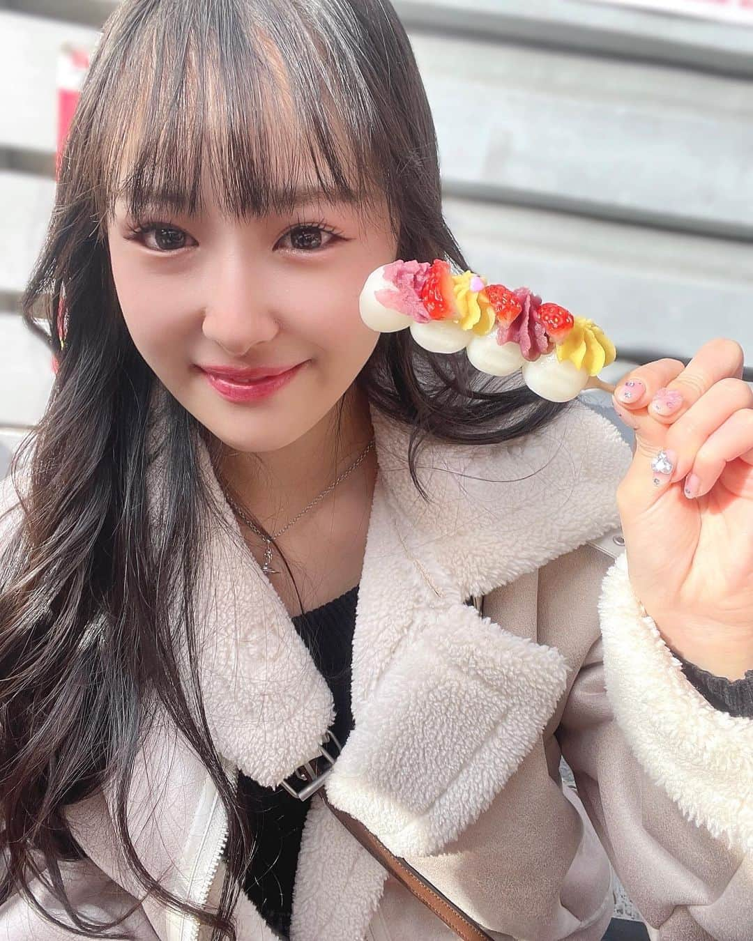 岡本怜奈さんのインスタグラム写真 - (岡本怜奈Instagram)「♡ 大好きなおもちいっぱい食べれて幸せ( ◜﹃◝ )🍡 ⁡ おすすめの食べ歩き教えて欲しい🤤 ♡ ♡ #浅草 #浅草寺 #雷門 #浅草観光 #東京 #東京観光 #食べ歩き #tokyo #happy #Instagood #추천 #팔로우  #셀카 #여행 #여행스타그램 #05 #05년생 #고등학생」5月9日 20時37分 - renatan1222