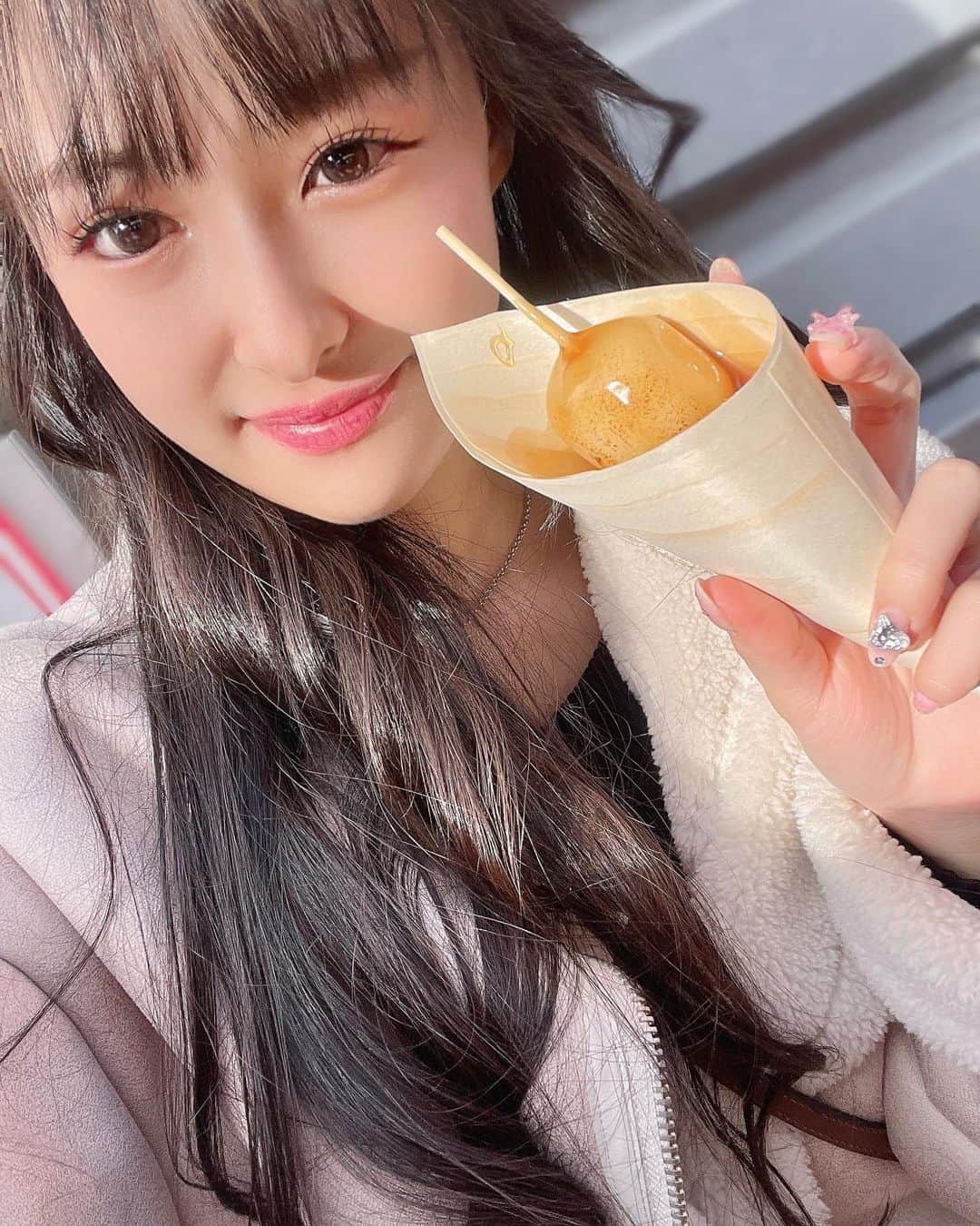 岡本怜奈さんのインスタグラム写真 - (岡本怜奈Instagram)「♡ 大好きなおもちいっぱい食べれて幸せ( ◜﹃◝ )🍡 ⁡ おすすめの食べ歩き教えて欲しい🤤 ♡ ♡ #浅草 #浅草寺 #雷門 #浅草観光 #東京 #東京観光 #食べ歩き #tokyo #happy #Instagood #추천 #팔로우  #셀카 #여행 #여행스타그램 #05 #05년생 #고등학생」5月9日 20時37分 - renatan1222