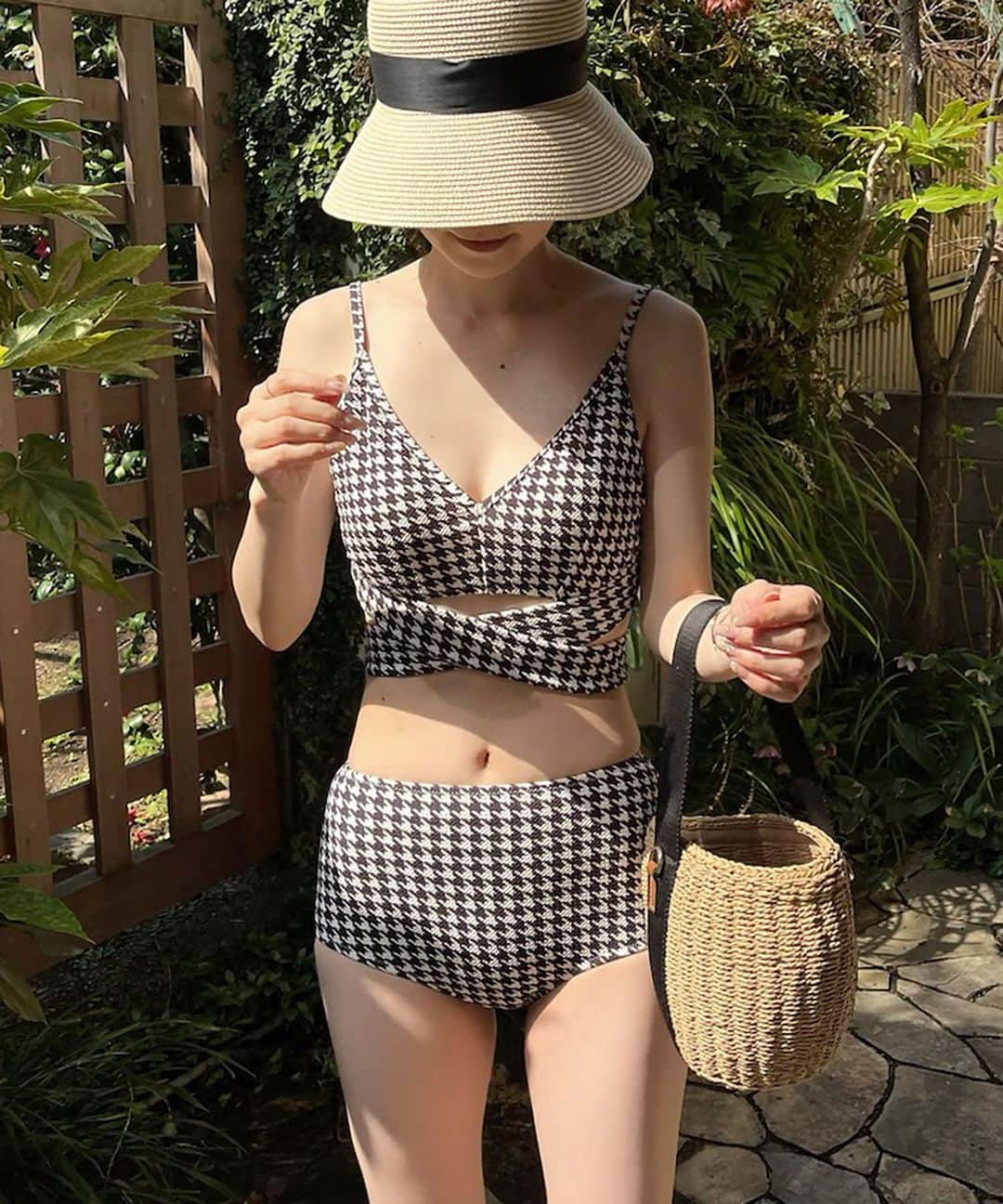 PAL CLOSET(パルクローゼット)さんのインスタグラム写真 - (PAL CLOSET(パルクローゼット)Instagram)「今年の夏はどんな水着を着たい気分ですか✨？  パルクローゼットでは2WAYで着られる水着や、 トレンドのオフショルやパフスリーブなど 体形カバーに合わせて豊富に水着が選べます❣  ----- mystic(ミスティック) 【2023 swim wear】4SETスイムウェア ¥9,900（税込） MYZ5031516A0002  【2023 swim wear】シャーリングスイムウェア ¥6,600（税込） MYZ5031516A0003  Seemi.by NICE CLAUP(シーミーバイナイスクラップ) swimwear/水着/バッククロスリボン ¥13,200（税込） 0931180050  OLIVE des OLIVE(オリーブ デ オリーブ) 【WEB限定カラーあり】2wayフリルswimwear ¥11,000（税込）  Chico(チコ) 【水着/トップス/WEB限定】フロントヒモデザインパフスリーブトップス ¥5,390（税込） CHZ5021516A0007  CIAOPANIC TYPY(チャオパニックティピー) 【WEB限定】バックリボンオールインワン水着2点SET ¥7,590（税込） TYZ1031516A0004  COLONY 2139(コロニー トゥーワンスリーナイン) ワンショルダーSETスイムウエア(2点セット) ¥7,150（税込） CWG1031516A0001 -----  #palcloset #パルクロ #パルクローゼット #パル #オトナカジュアル #オトナ女子 #オトナファッション #水着 #水着コーデ  #カジュアルコーデ #カジュアル女子 #トレンドアイテム #20代コーデ #海コーデ #プールコーデ #ワンピース水着  #オフショル水着 #パフスリーブ水着 #ラッシュガード #高身長コーデ #ラッシュガードコーデ #30代コーデ #40代コーデ #モテコーデ #あざと可愛い #あざとモテコーデ #体形カバー」5月9日 20時29分 - palcloset_onlinestore