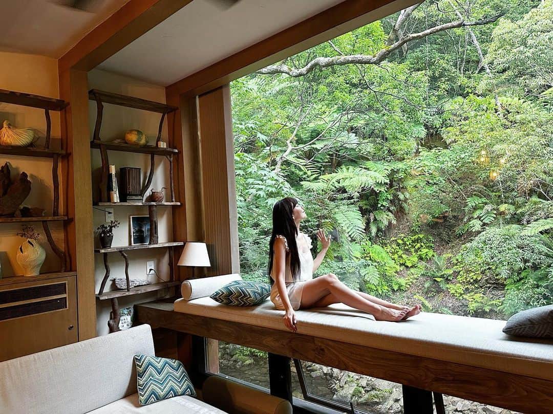 渡辺美優紀さんのインスタグラム写真 - (渡辺美優紀Instagram)「. 沖縄旅について✈️ . 前々から宿泊してみたいなぁと思っていたところについに行けました♡ @treeful.treehouse さん🌳  自然に囲まれながらゆったりとした時間を過ごせました♡ご飯もおいしかったーーー！ . なんとサウナもあるんですよっ♡サウナの後は川にダイブ♡贅沢すぎるととのいです🌿 . #sauna #ツリーハウス #サウナ #沖縄 #沖縄旅行 #名護 #사우나 #오키나와 #오키나와여행 #treehouse」5月9日 20時45分 - miyukichan919