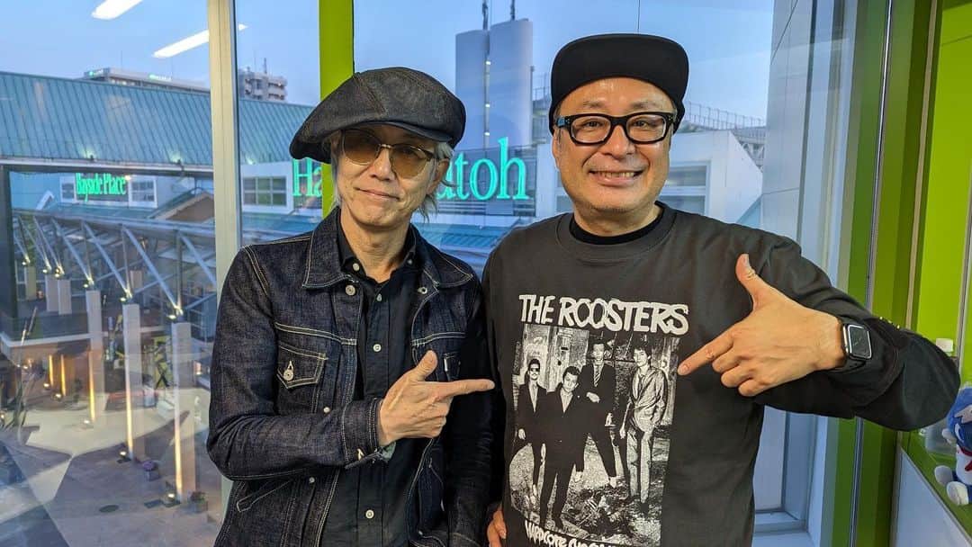 栗田善太郎のインスタグラム：「今夜はCROSS FM URBAN DUSKに梶浦パイセンがゲストイン！ 5/21のもう一つのCIRCLE!! これは日本のロックファンに届いて欲しいです！」