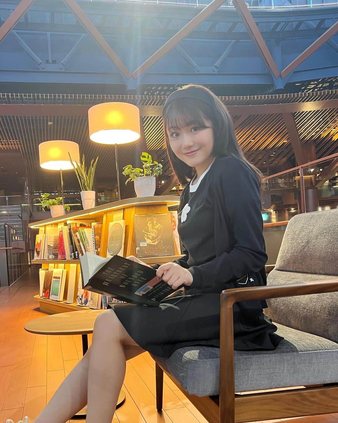 阿部夢梨さんのインスタグラム写真 - (阿部夢梨Instagram)「…☕📖♡ ⁡ 去年開館した石川県立図書館。 近未来な空間で圧倒されました… 落ち着きたい時にぴったりな、また必ず行きたい場所です♡」5月9日 20時43分 - yumeri_abe.official