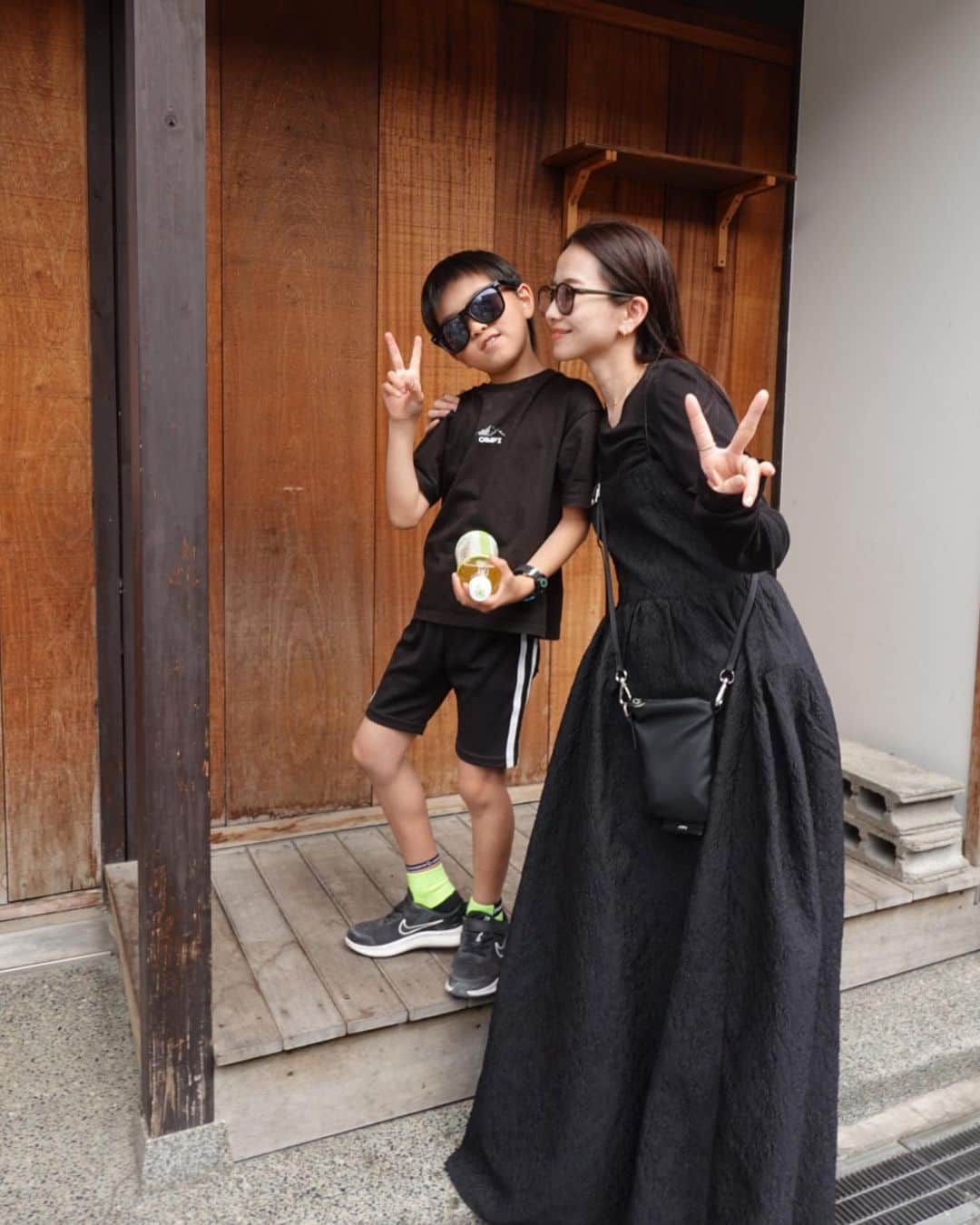 小嶋梨奈のインスタグラム：「夫もめろめろに可愛がってくれてうれしい叔母。 しかし子供の成長は早いなー👏  #甥っ子 #おばばか #おばばか部員」