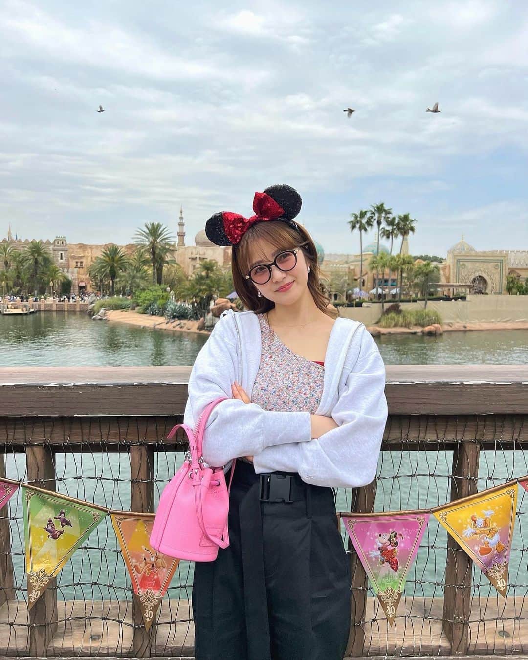 佐藤優津季のインスタグラム：「キュウジツ、ユメノクニ🏰🐭🤍  #ディズニーシー」