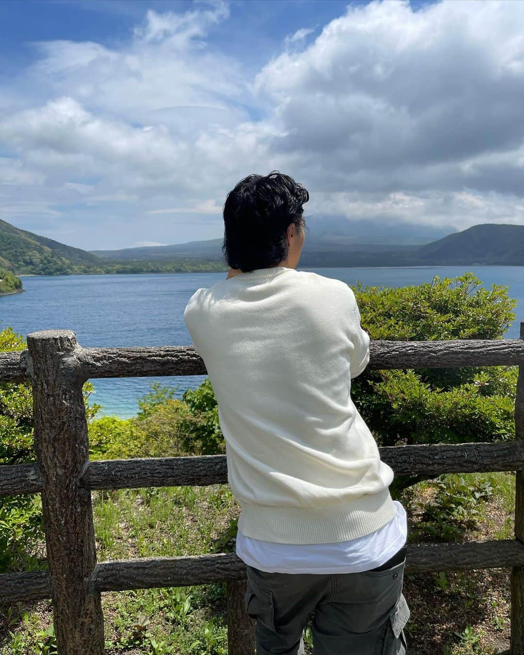 りえさんのインスタグラム写真 - (りえInstagram)「だいぶリフレッシュできた🗻🍋 ちょうど、雲かぶって富士山見えなかったの残念😭  #山梨旅行#山梨観光#本栖湖#子連れお出かけ」5月9日 20時57分 - ririri060800