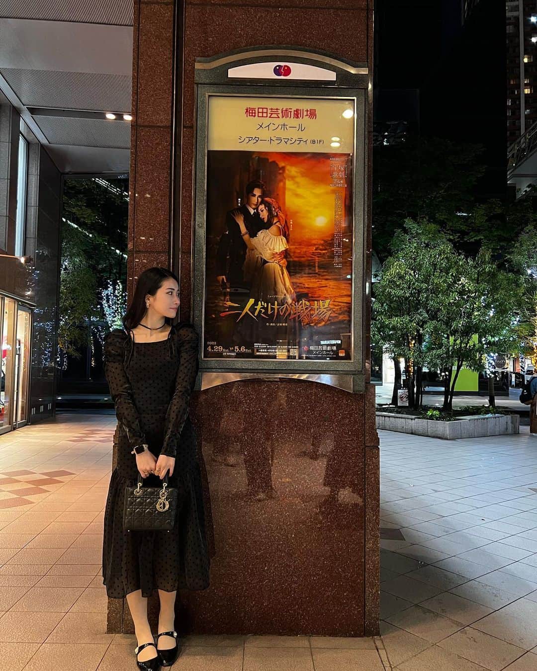 葉月蓮のインスタグラム：「I found a cute dress in Hankyu and went to see the stage wearing it.👗♡  花組🌸 二人だけの戦場⚔️  #ootd #ootdjapan #outfit #ワンピース #ワンピ #onepiece #エレガント #elegant #ファッション #fasion #トレンド #trend」