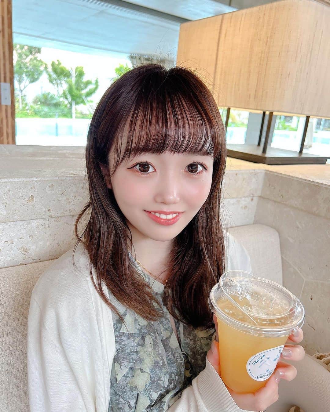 のインスタグラム：「👒🤍  早く夏が来るといいな〜！  #宮古島 #沖縄 #旅行 #観光 #空港 #夏コーデ #カフェ #cafe #japantravel #japanesegirl #followｍe #いいね歓迎」
