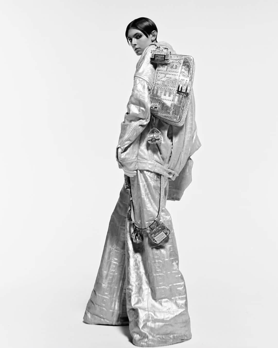 Fendiのインスタグラム：「Glistening, gleaming, and gritty. #MarcJacobsXFendi launches in 2 days.  To access the collection and limited-edition #FendiBaguette iterations before anyone else, sign up for the Fendi newsletter at the link in bio now.  Artistic Director of Couture and Womenswear: @mrkimjones​ Artistic Director of Accessories and Menswear: @silviaventurinifendi ​ Artistic Director of Jewelry: @delfinadelettrez​ Artistic Director: @themarcjacobs  Direction: @mario_sorrenti  Styling: @alastairmckimm Hair: @bobrecine Makeup: @aarondemey1  Casting: @samuel_ellis   Models: @w_alt_ @anokyai」