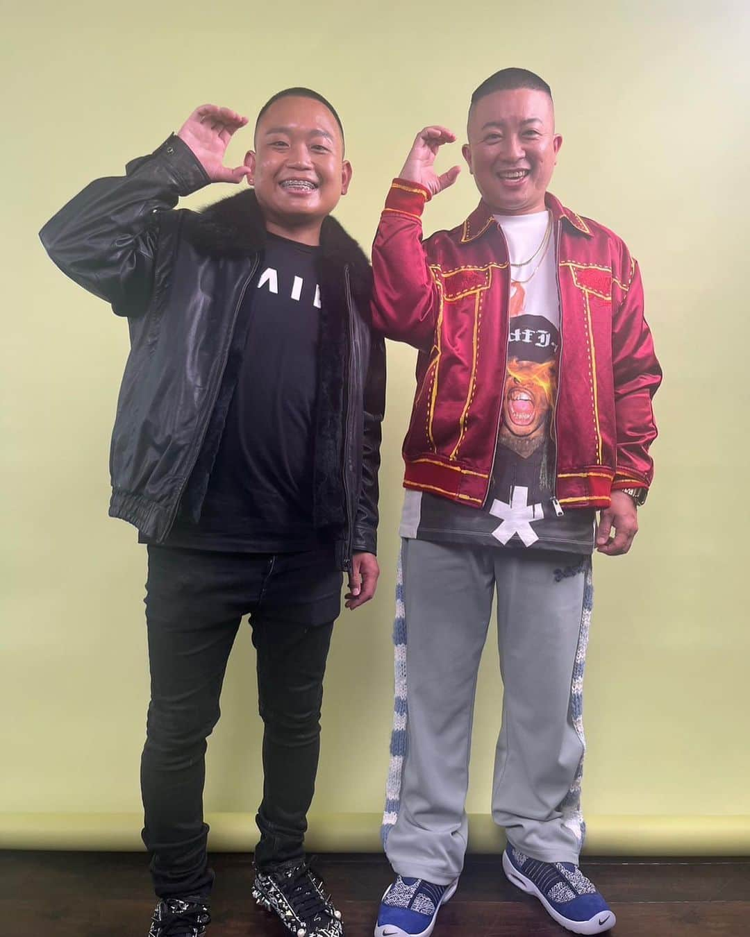 松尾駿さんのインスタグラム写真 - (松尾駿Instagram)「@gqjapan で @djchari さんと新企画やらせてもらったよ！ 2人でプレイリスト作ったよ！ 見てね！  ・トップス(ブルゾン)、パンツ @amok_inc  ・Tシャツ @_comme_des_fkdown_ @dopest_tokyo  ・スニーカー @stadium」5月9日 21時02分 - matsuoshun