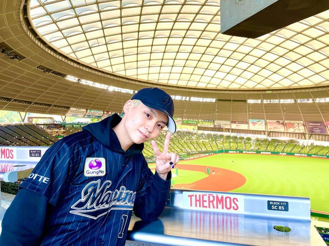 沢村玲/REIのインスタグラム：「今シーズン初の観戦は西武の本拠地ベルーナドーム！！⚾️  ホームラン2本を含む快勝でした！  生で見る気持ちよさ！最高！  #千葉ロッテマリーンズ  #ベルーナドーム  #まりほー  #沢村玲」