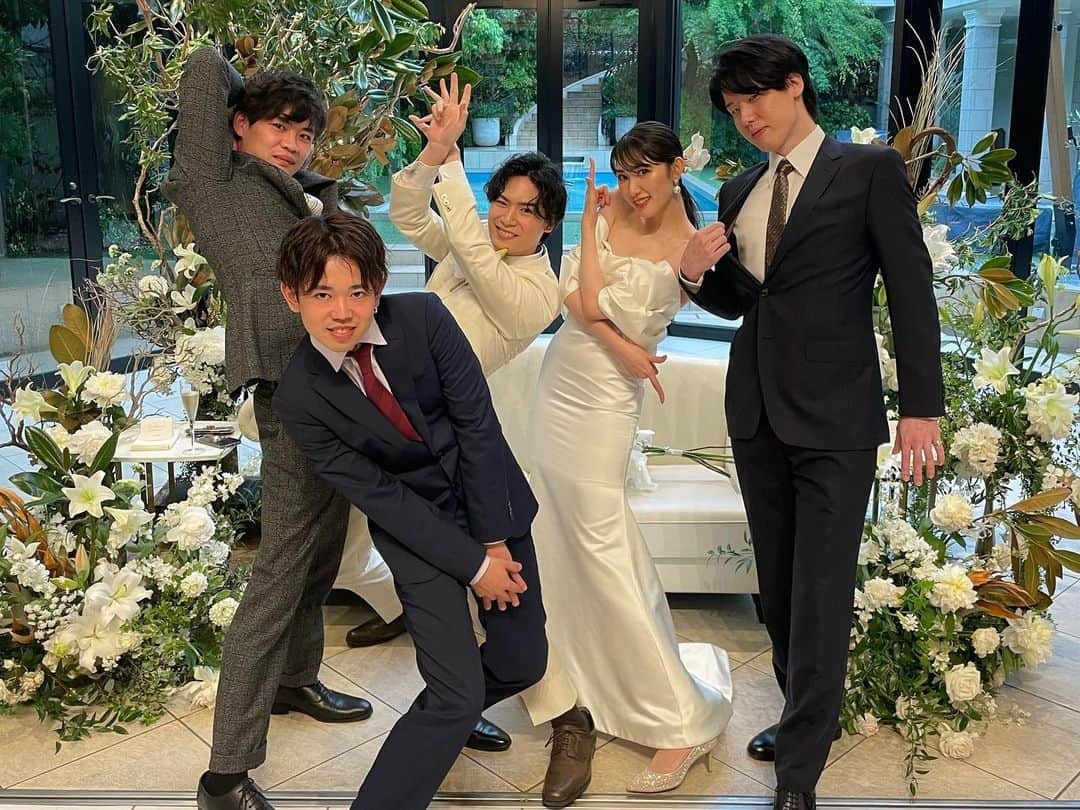 黒田瑞貴さんのインスタグラム写真 - (黒田瑞貴Instagram)「結婚式しました🤍！ みんな来てくれてありがとう😭 みんなのおかげで、本当に幸せで楽しい１日を過ごすことが出来ました！  頑張って描いた手配書やウエディングボード、みんなに喜んでもらえて嬉しかったー😆！  写真ありすぎて、載せきれない…！」5月9日 21時06分 - kurodamizuki_