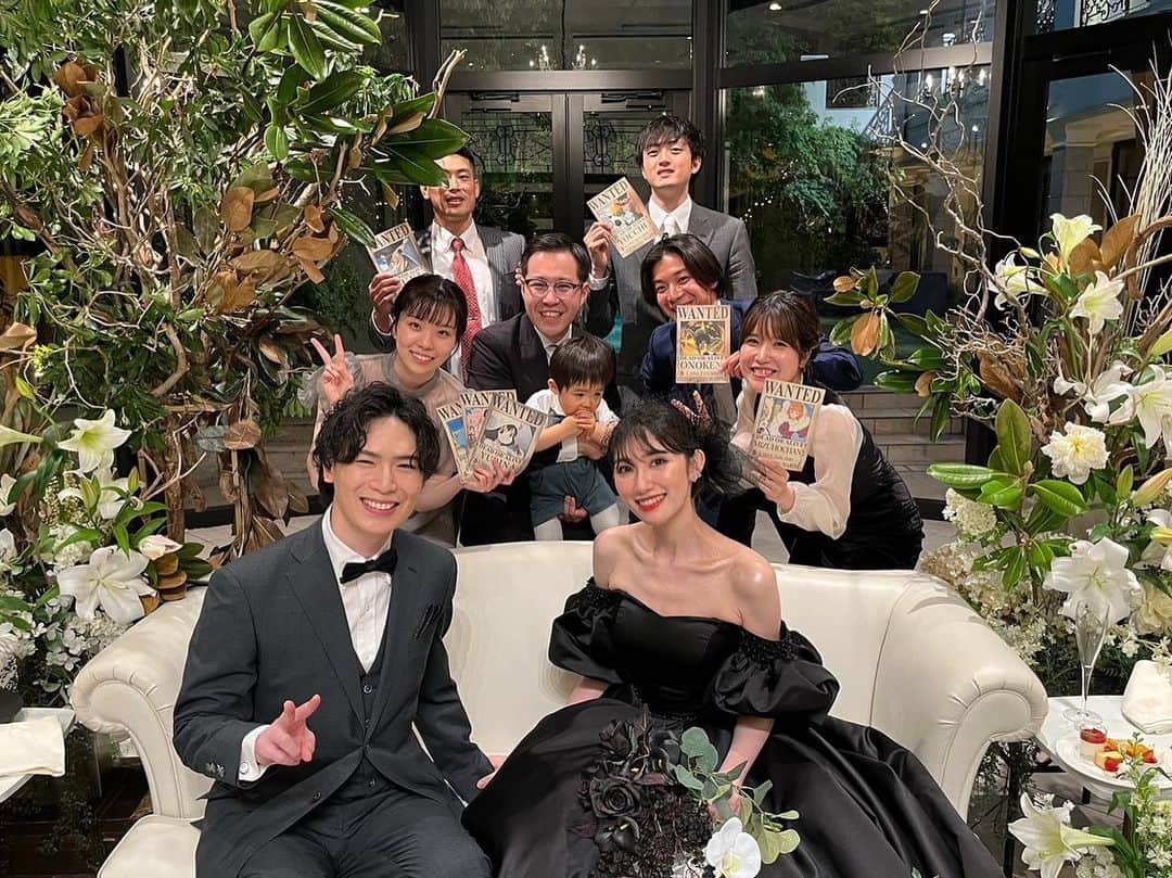 黒田瑞貴さんのインスタグラム写真 - (黒田瑞貴Instagram)「結婚式しました🤍！ みんな来てくれてありがとう😭 みんなのおかげで、本当に幸せで楽しい１日を過ごすことが出来ました！  頑張って描いた手配書やウエディングボード、みんなに喜んでもらえて嬉しかったー😆！  写真ありすぎて、載せきれない…！」5月9日 21時06分 - kurodamizuki_