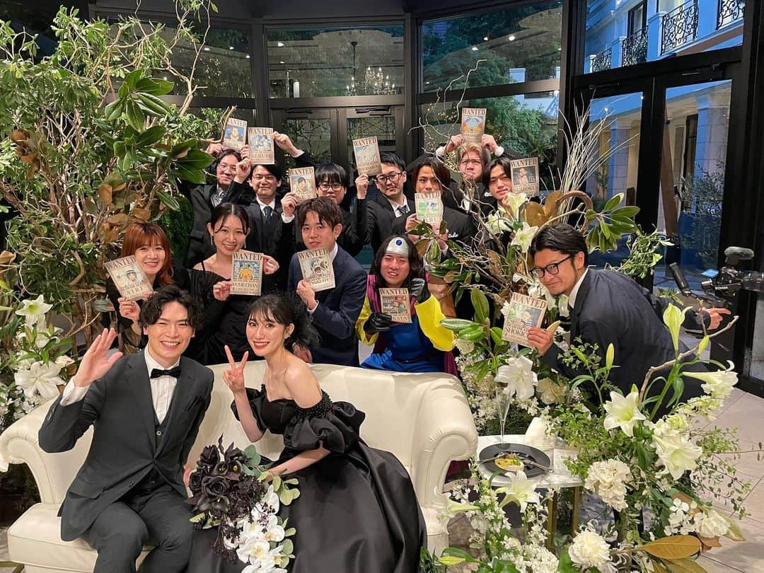 黒田瑞貴さんのインスタグラム写真 - (黒田瑞貴Instagram)「結婚式しました🤍！ みんな来てくれてありがとう😭 みんなのおかげで、本当に幸せで楽しい１日を過ごすことが出来ました！  頑張って描いた手配書やウエディングボード、みんなに喜んでもらえて嬉しかったー😆！  写真ありすぎて、載せきれない…！」5月9日 21時06分 - kurodamizuki_