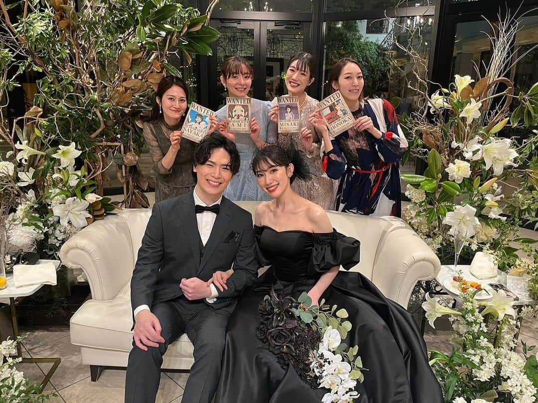 黒田瑞貴さんのインスタグラム写真 - (黒田瑞貴Instagram)「結婚式しました🤍！ みんな来てくれてありがとう😭 みんなのおかげで、本当に幸せで楽しい１日を過ごすことが出来ました！  頑張って描いた手配書やウエディングボード、みんなに喜んでもらえて嬉しかったー😆！  写真ありすぎて、載せきれない…！」5月9日 21時06分 - kurodamizuki_