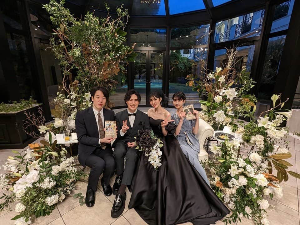 黒田瑞貴さんのインスタグラム写真 - (黒田瑞貴Instagram)「結婚式しました🤍！ みんな来てくれてありがとう😭 みんなのおかげで、本当に幸せで楽しい１日を過ごすことが出来ました！  頑張って描いた手配書やウエディングボード、みんなに喜んでもらえて嬉しかったー😆！  写真ありすぎて、載せきれない…！」5月9日 21時06分 - kurodamizuki_