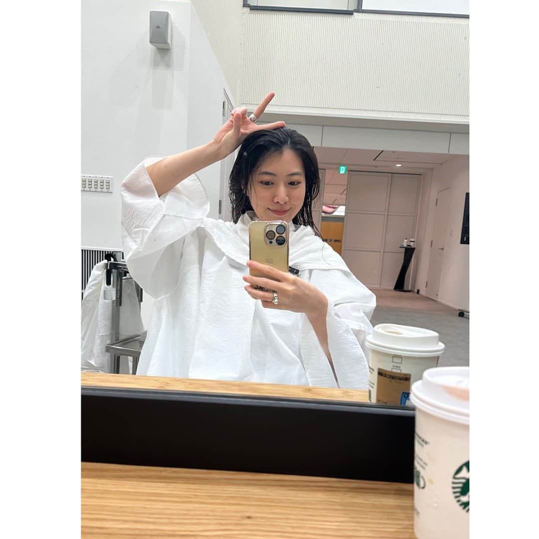 安田聖愛さんのインスタグラム写真 - (安田聖愛Instagram)「⁡ いつも私のヘアケアとリフレッシュを担当してくれている 落合さんの元でヘアメンテしてきました☺️ ⁡ 毛量がすごくて広がっていた髪をふんわりまとまりサラサラ髪にしてくれました笑 トリートメントってすごい。 いつもありがとうございます！ ⁡ #ヘアメンテ　#資生堂プロフェッショナル」5月9日 21時08分 - seiayasuda