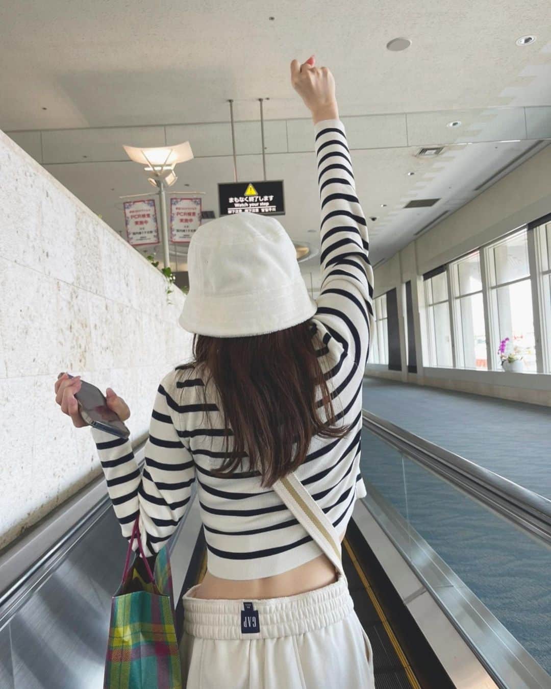大段舞依のインスタグラム：「⁡ ⁡ GW🌺♡ 〜思い出投稿始まります〜 ⁡ ⁡ #沖縄 #那覇 #沖縄旅行 #空港 ⁡」