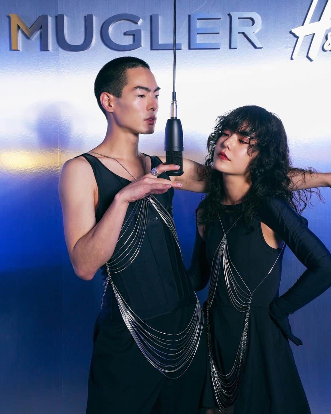 長澤メイのインスタグラム：「@muglerofficial✖️ @hm 5月11日発売開始🎉  H&M銀座並木通り店OPEN🫶✨  @cadwallader   🖤🖤🖤 BIG LOVE @lovelymakirin  @sakisugai  @marikoinsta  @seira_moon_  @buntelicious  @mynameisnozomi   #muglerhm」