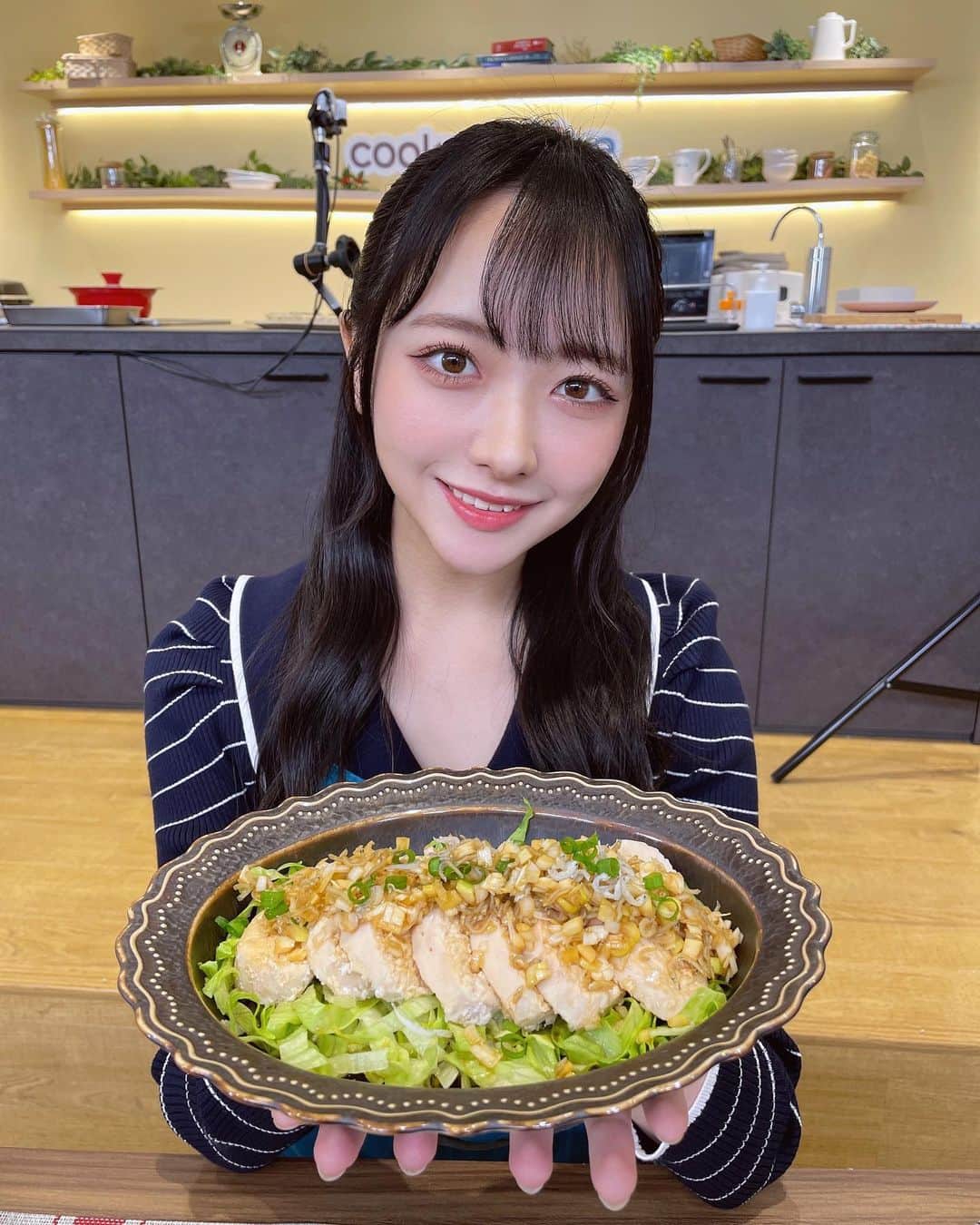 石田千穂さんのインスタグラム写真 - (石田千穂Instagram)「#cookpadLive 「ちりめんよだれ鷄」を作りました。 さっぱりしていてタレが絶妙！ これから暑くなっても、いくらでも食べれちゃいそう。ぜひ作ってみてね！ #STU48 #石田千穂 #ちりめん #よだれ鶏」5月9日 21時19分 - chiho_ishida